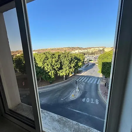 Centre 2br - Opposite Bus Terminal * Victoria